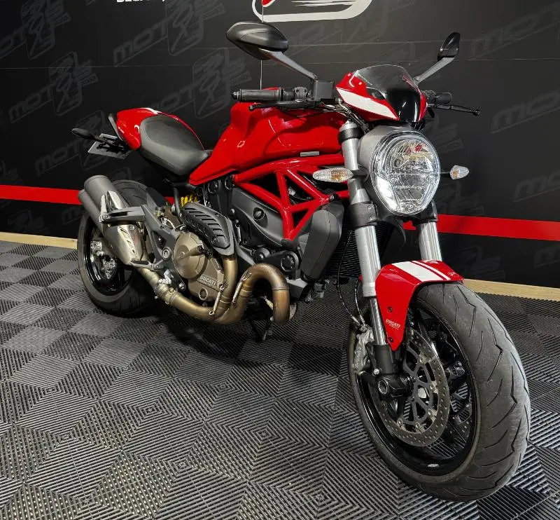 MONSTER 821