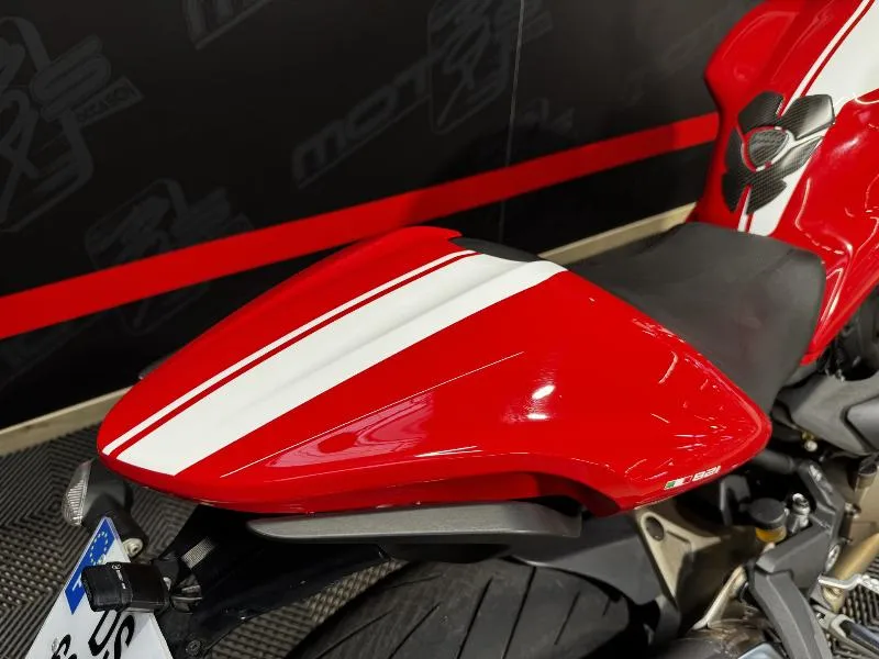 MONSTER 821