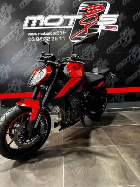890 DUKE