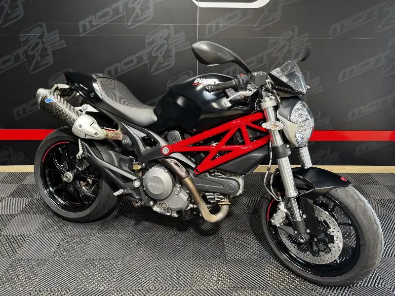 MONSTER 796