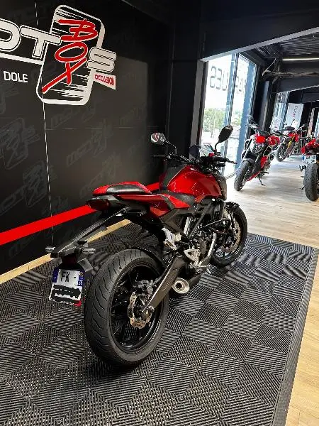 CB 125  R