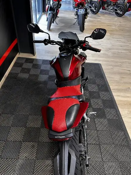 CB 125  R