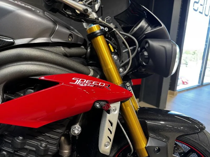 SPEED TRIPLE 1050 R