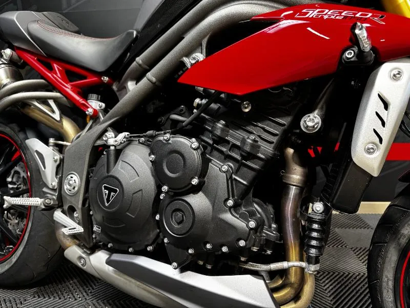 SPEED TRIPLE 1050 R
