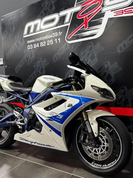 DAYTONA 675