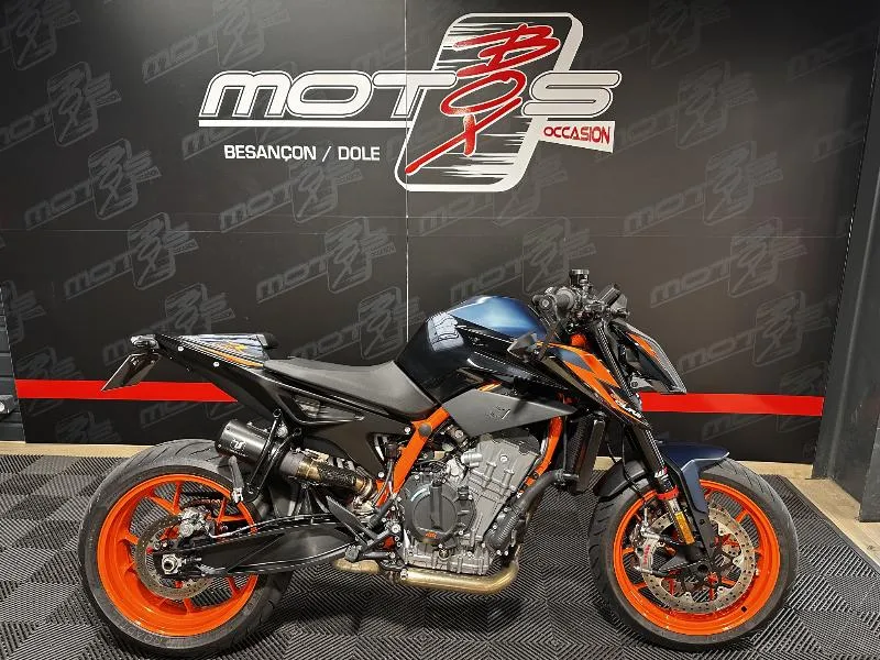 890 DUKE R