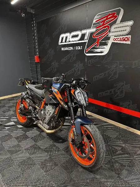 890 DUKE R