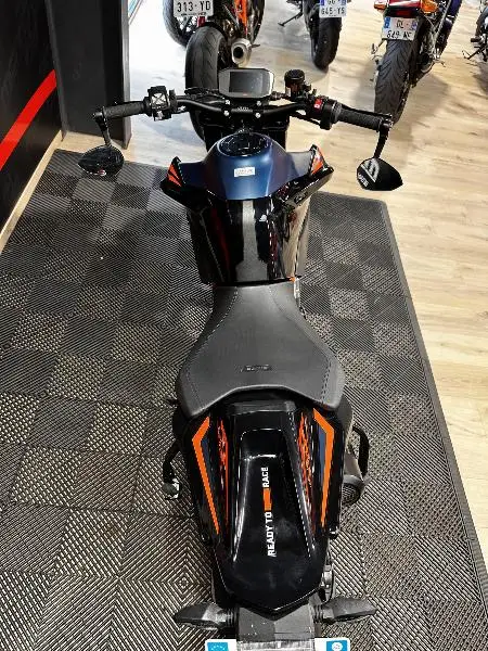 890 DUKE R