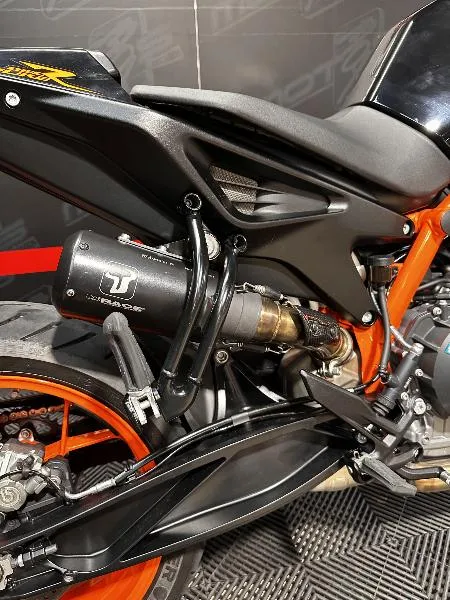 890 DUKE R