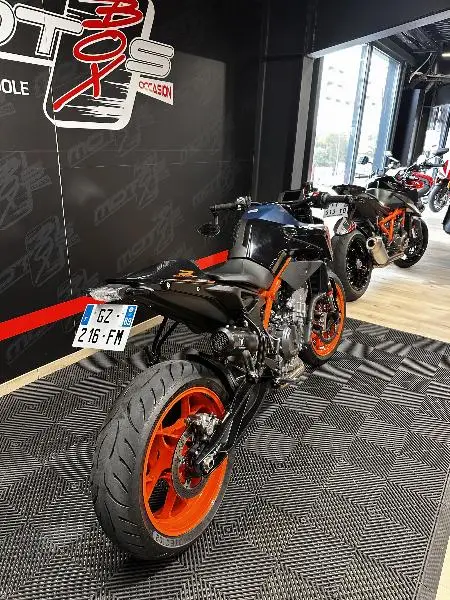 890 DUKE R