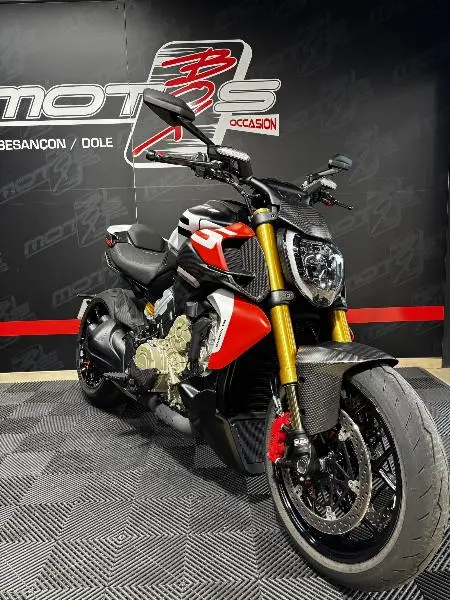 DIAVEL V4
