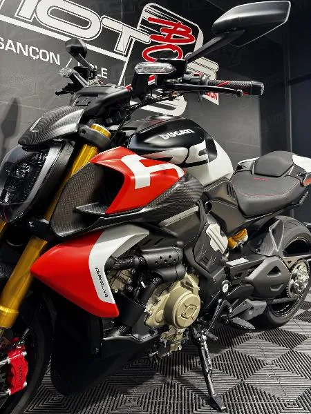 DIAVEL V4