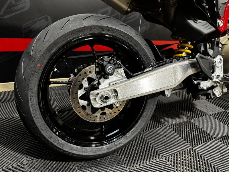 698 hypermotard