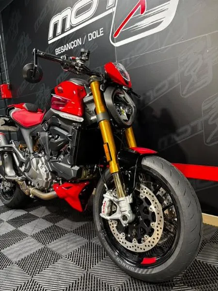 MONSTER 900