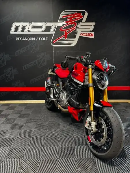 MONSTER 900