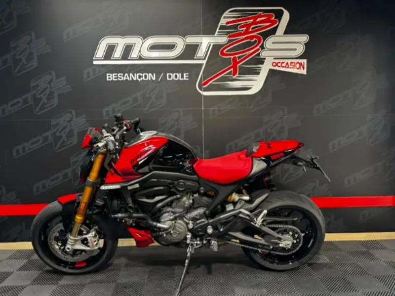 MONSTER 900