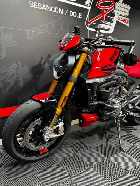 MONSTER 900