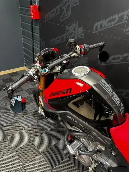MONSTER 900