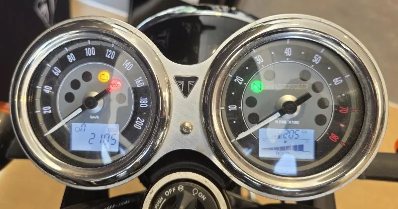BONNEVILLE T100 CHROME EDITION