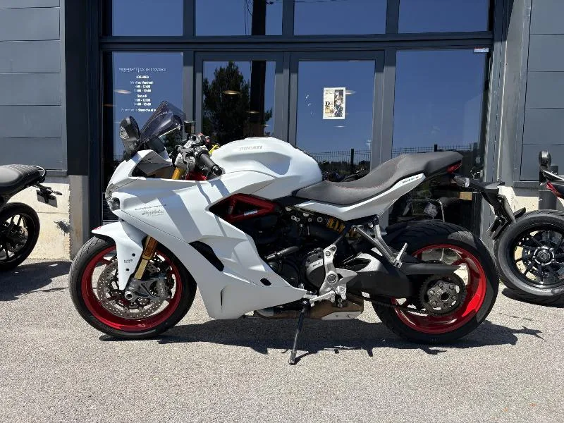 SUPERSPORT 939S