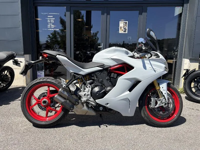 SUPERSPORT 939S