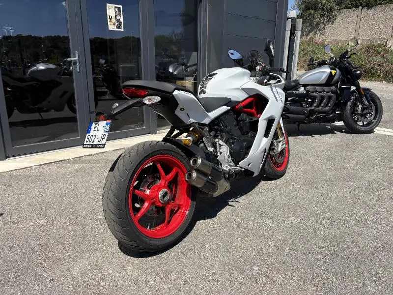 SUPERSPORT 939S