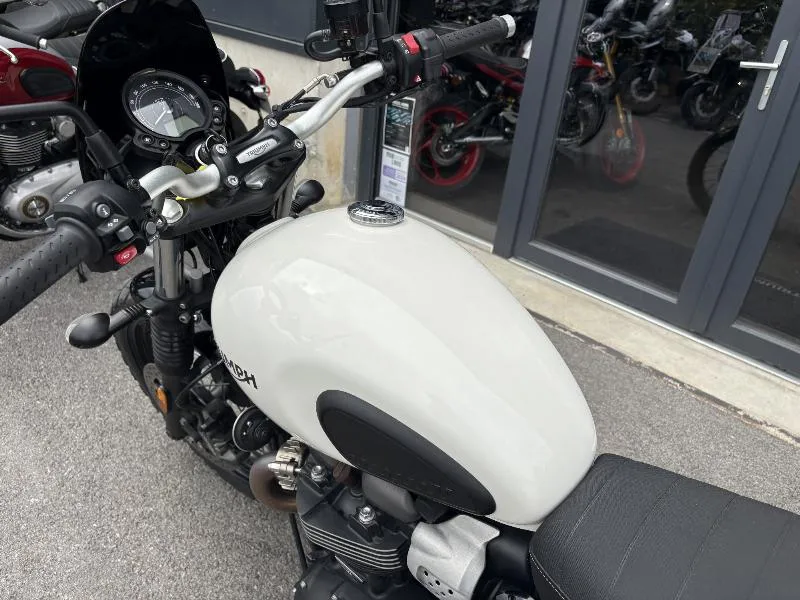STREET SCRAMBLER  900