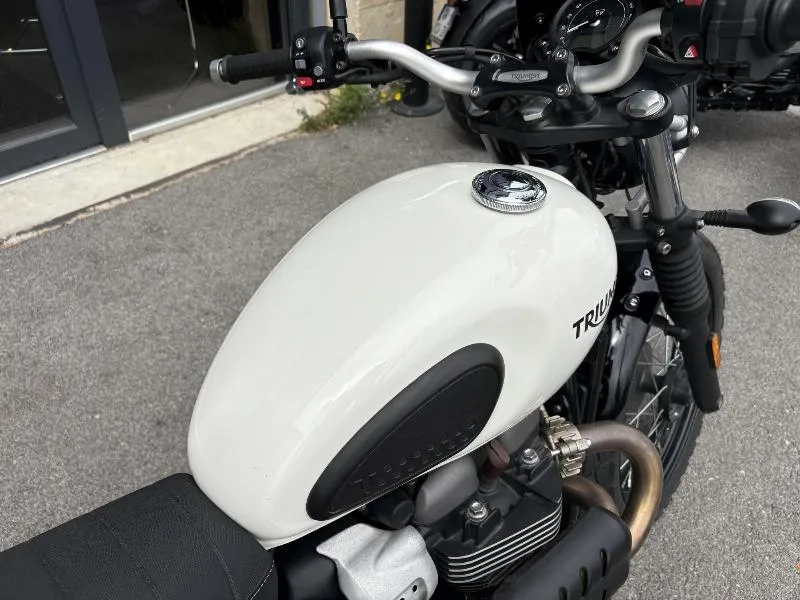 STREET SCRAMBLER  900