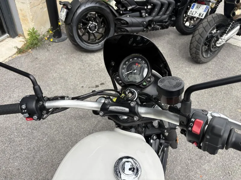 STREET SCRAMBLER  900