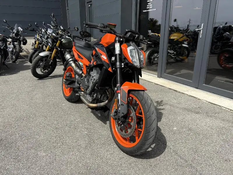 890 DUKE GP