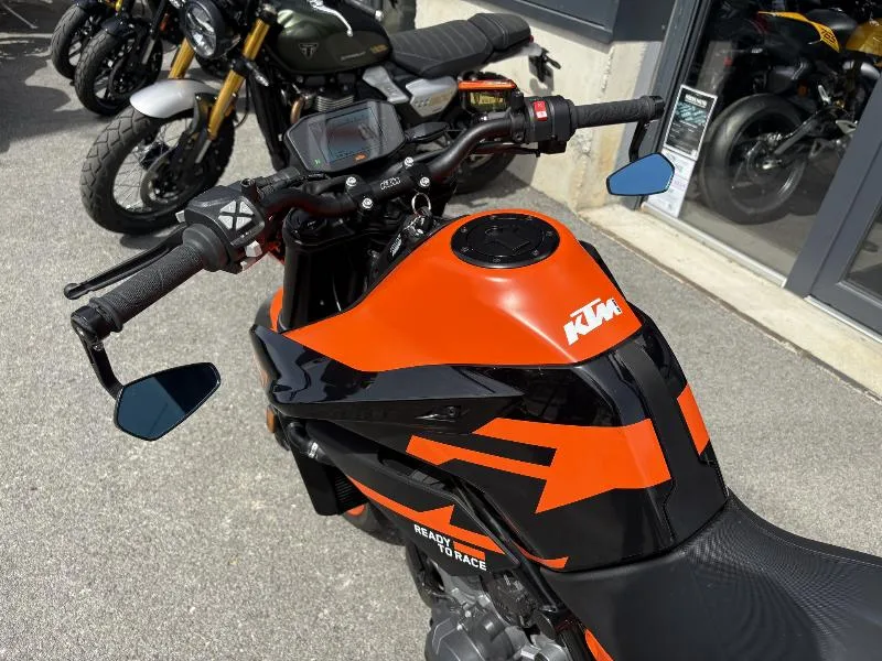 890 DUKE GP