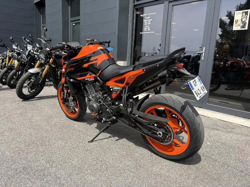 890 DUKE GP