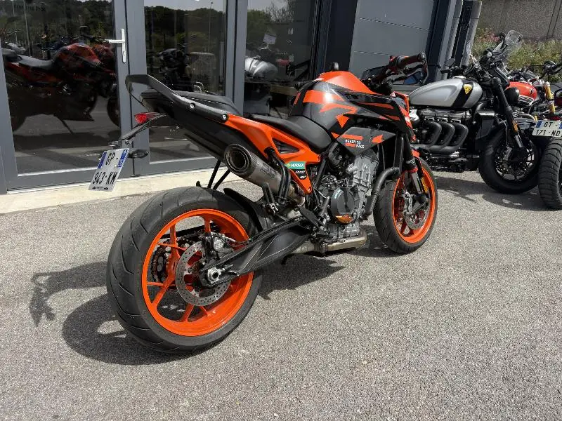 890 DUKE GP