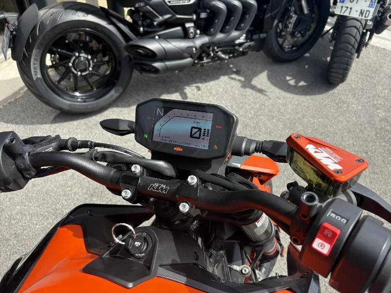 890 DUKE GP