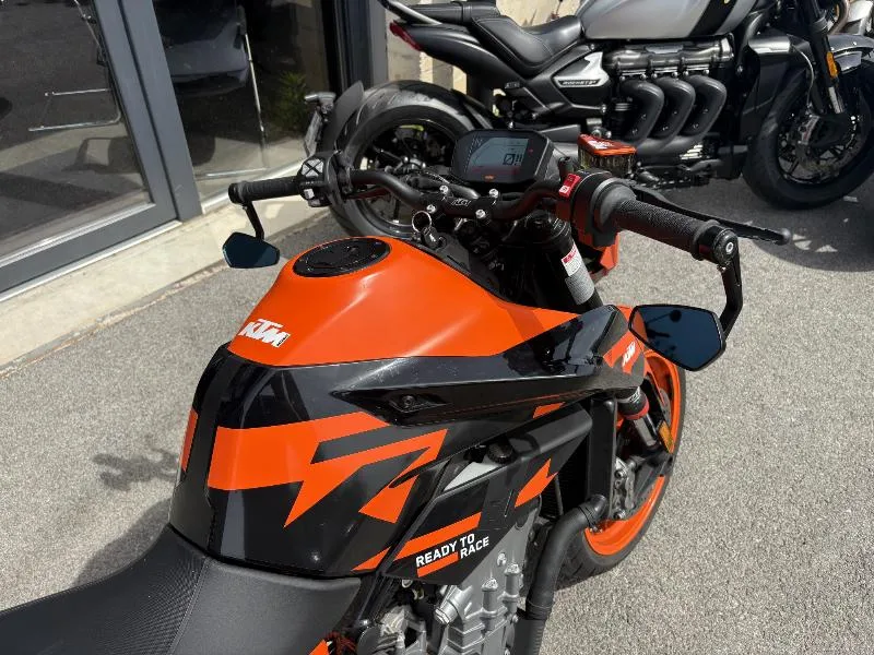 890 DUKE GP