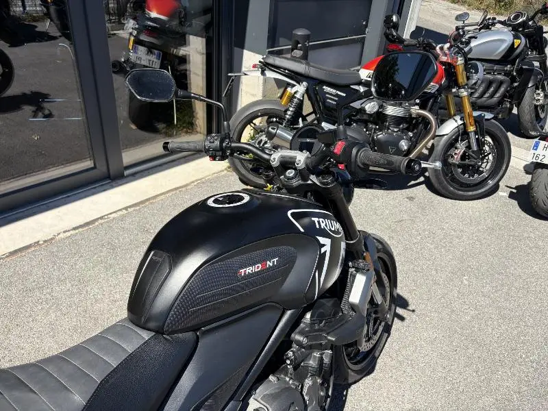 TRIDENT 660
