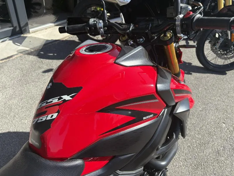 GSXS 750