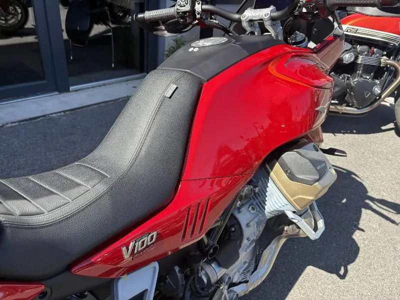 V100  MANDELLO