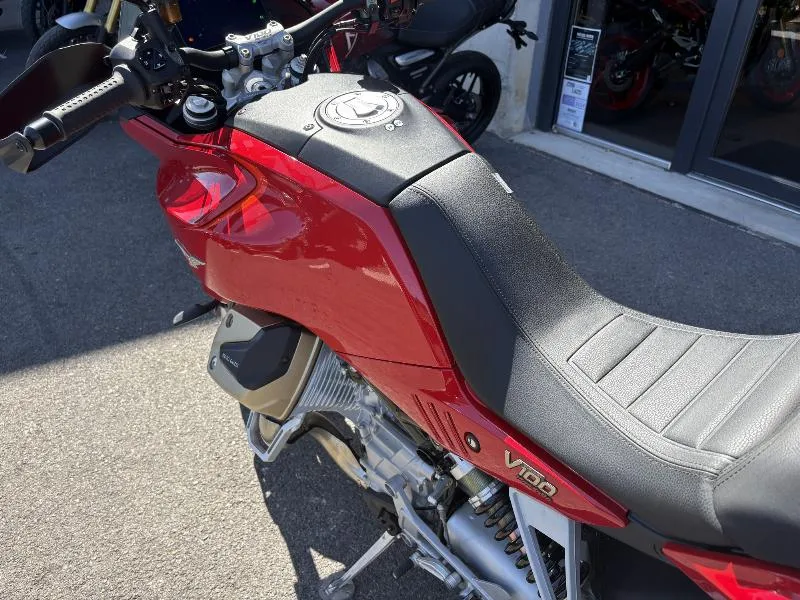 V100  MANDELLO