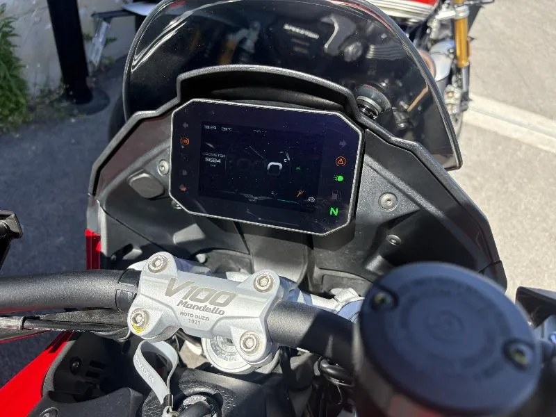 V100  MANDELLO