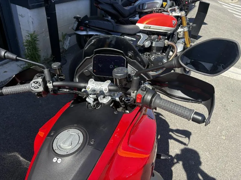V100  MANDELLO