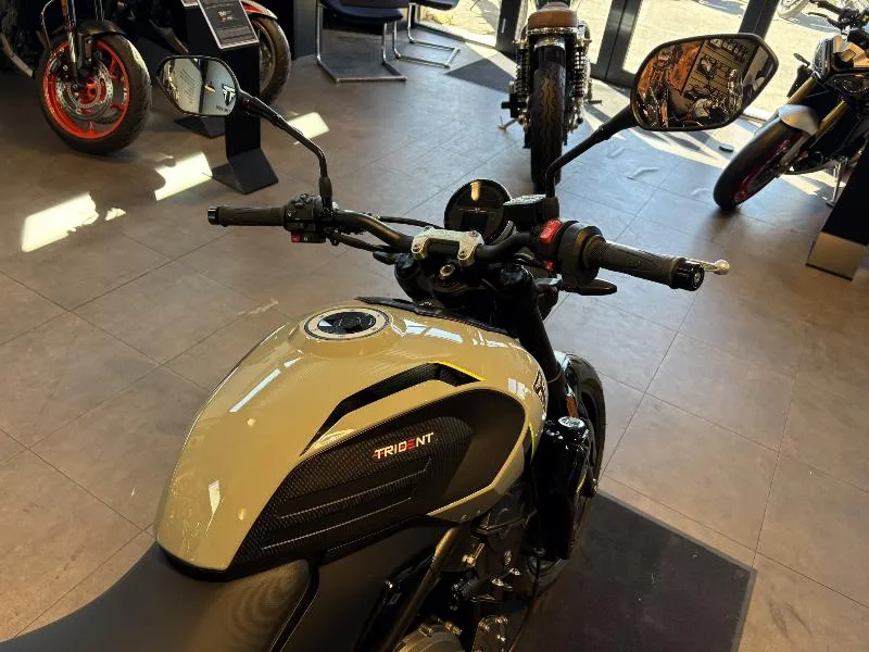 TRIDENT 660