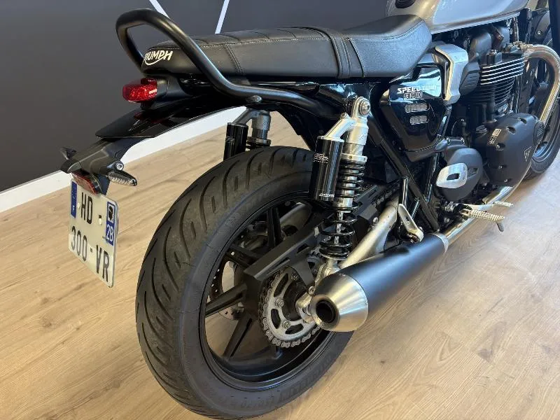 SPEED TWIN 900
