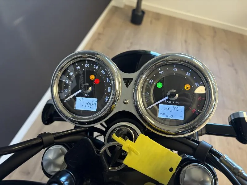 Bonneville T120 Black