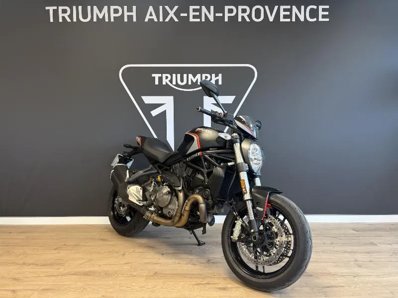 MONSTER 821