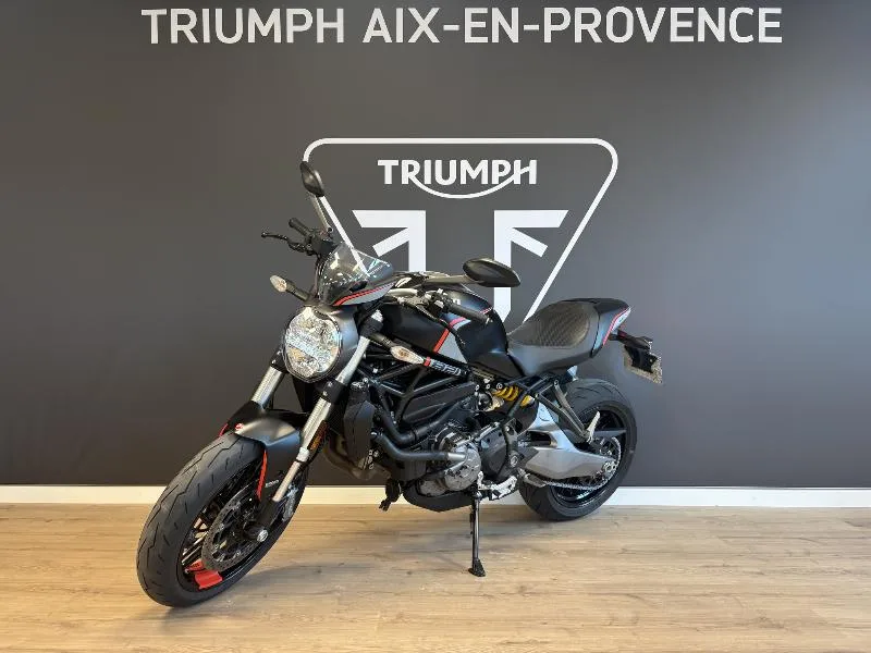 MONSTER 821
