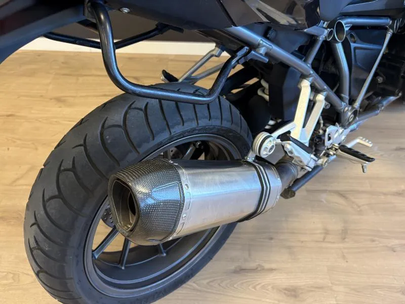R 1200 R