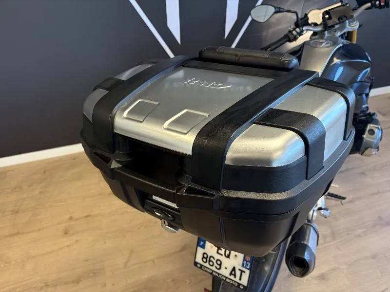R 1200 R