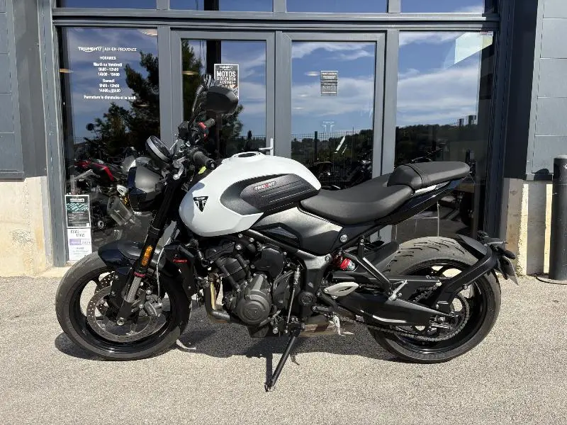 TRIDENT 660