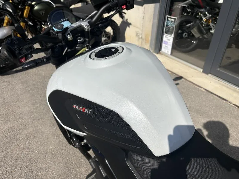 TRIDENT 660